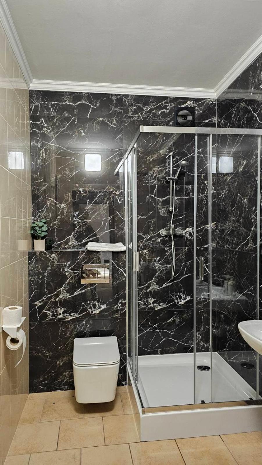 Black Room Apartment ムカチェヴォ エクステリア 写真